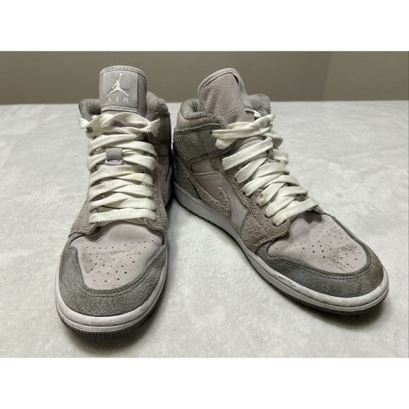 Nike Women’s Air Jordan 1 Size 8 Mid SE Particle Gray DO7139‑002 Rare Vintage - Picture 3 of 8